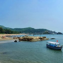 om beach gokarna, Gokarna Main Beach